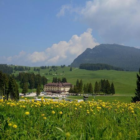 Hotel Vezzena Malga Postesin Esterno foto
